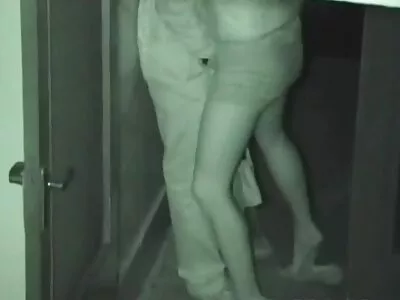Şehvetli Alana onu büyük göğüsleri ile baştan çıkarıyor türk porno amatör çekim