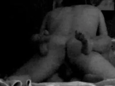 Tucker Stevens harika bir kafa verir ve garajda becerdin alır gizli çekim amatör porno