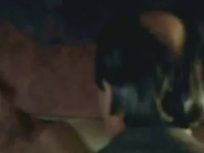 Kızıl saçlı MILF Tammy Jean onu kedi türbanlı amatör çekim okşuyor