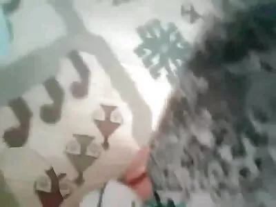 Kızıl saçlı Olgun Bayan Flicks gizli amatör porno onu muff